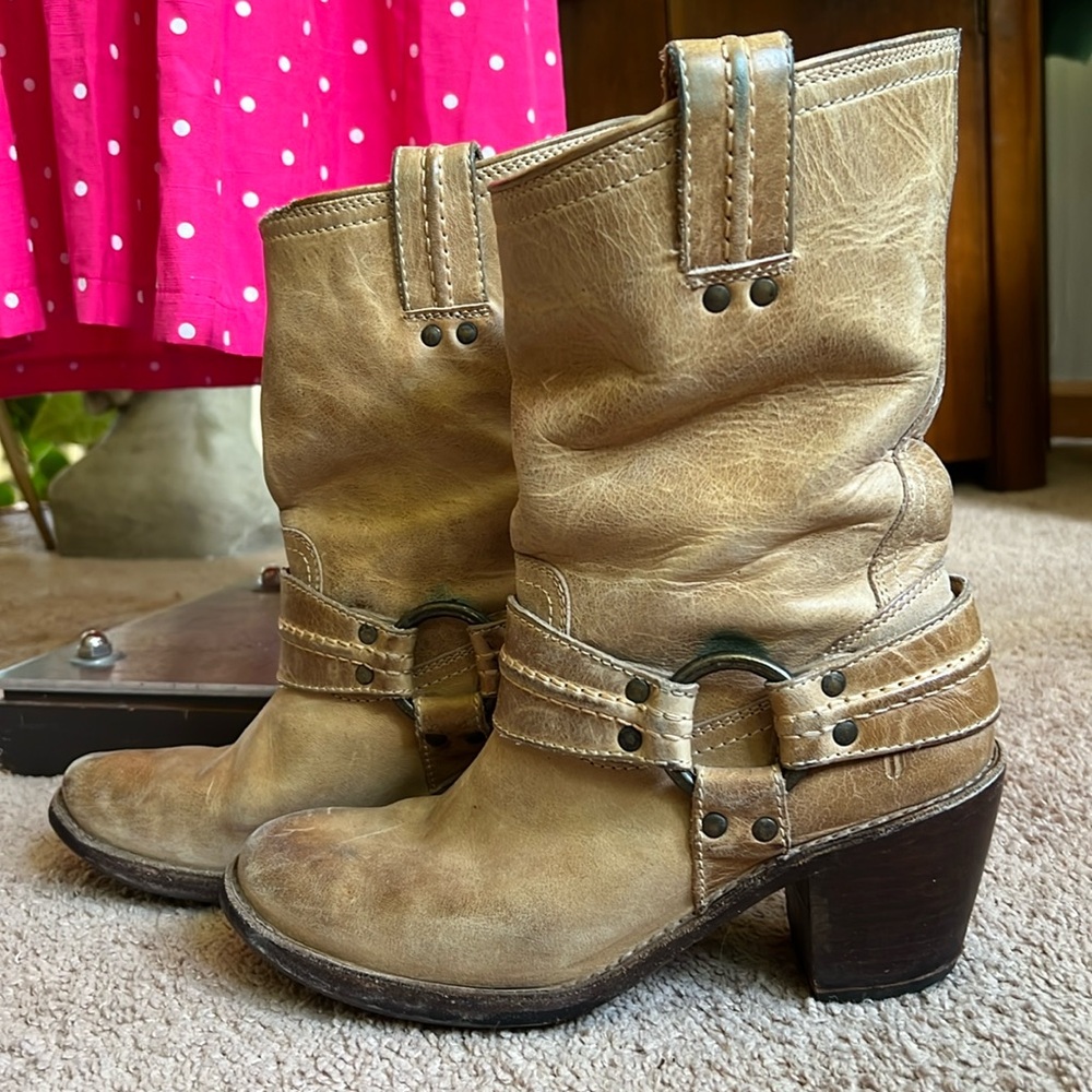 FRYE 🌻 Carmen Harness Flare, Genuine Leather Tan Boots, heeled, comfortable